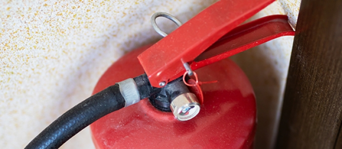 Why Fire Extinguishers and Fire Blankets Work Better Together